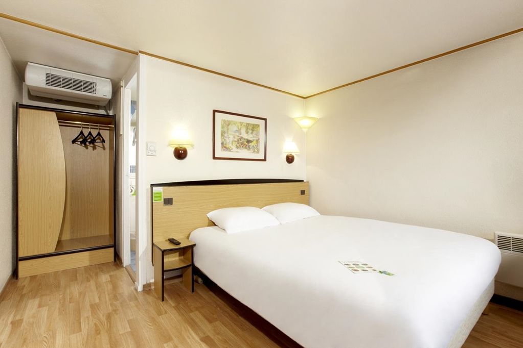 Kyriad Direct Lille Nord - Roubaix Hotel Стая снимка