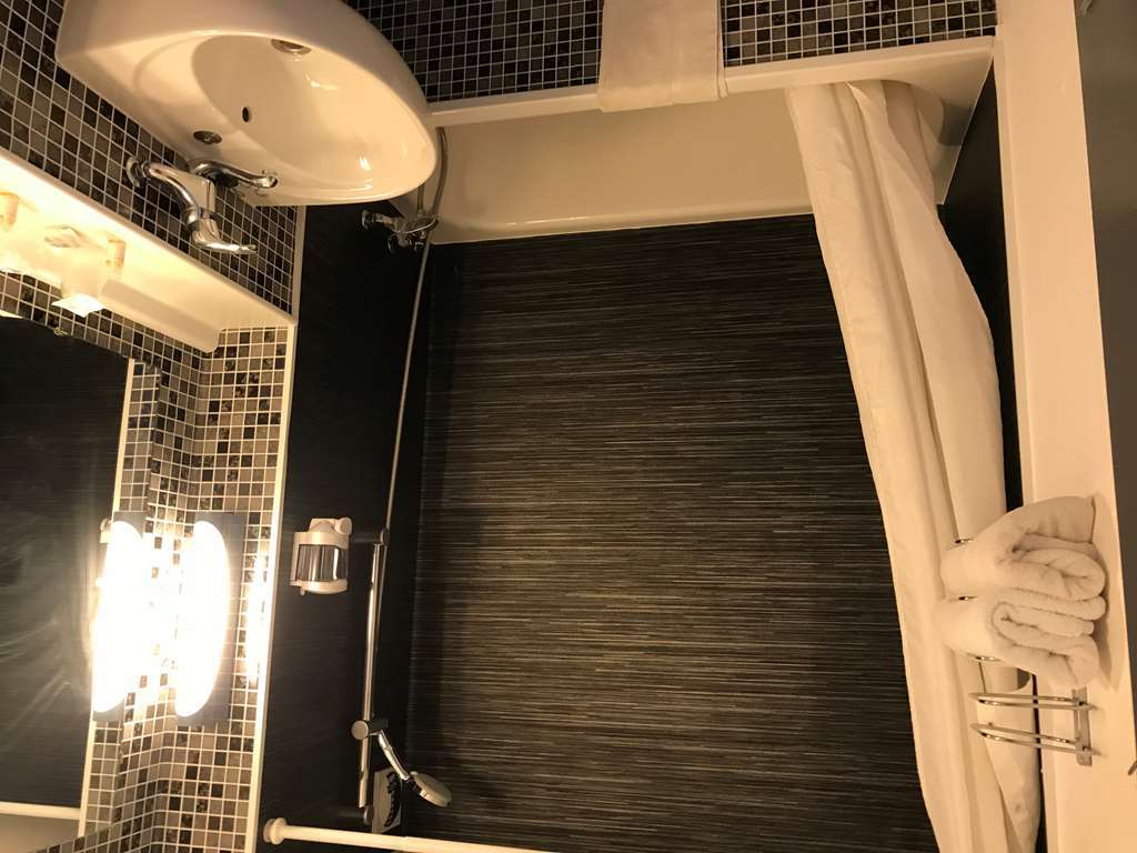 Kyriad Direct Lille Nord - Roubaix Hotel Стая снимка