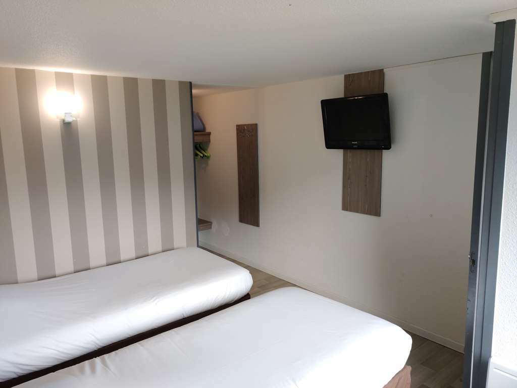 Kyriad Direct Lille Nord - Roubaix Hotel Стая снимка